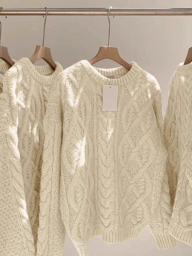 Kate | Dames Gebreide Trui – Off-White Kabelpatroon, Losvallend & Warm