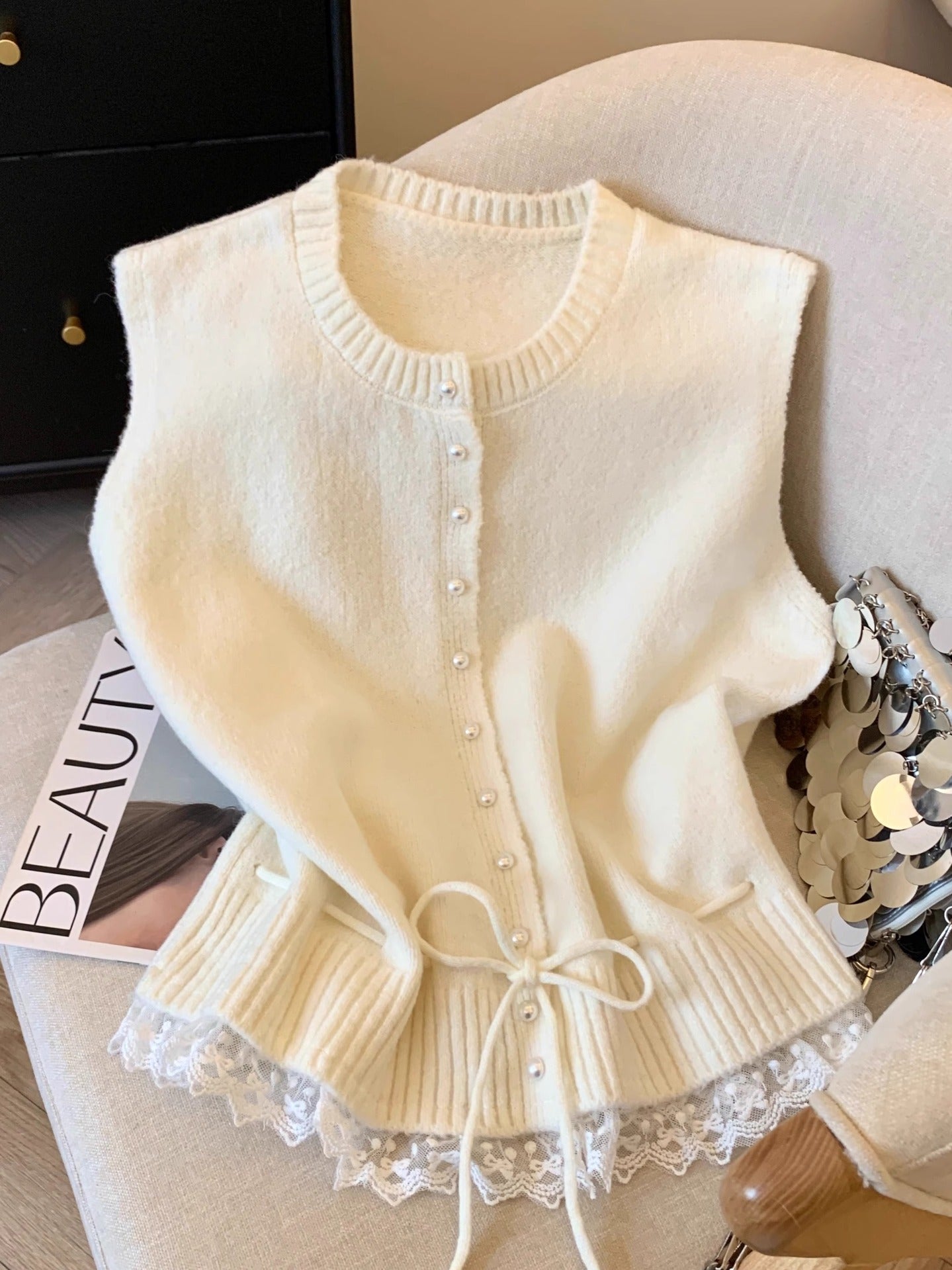 Nolly | Dames Gebreide Mouwloze Top – Lace Detail & Tie-Back, Losse Pasvorm