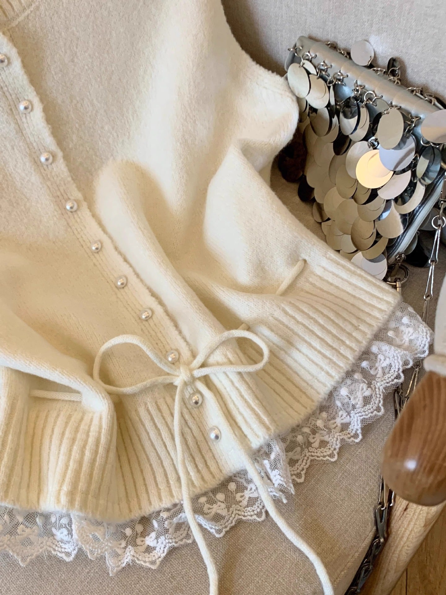 Nolly | Dames Gebreide Mouwloze Top – Lace Detail & Tie-Back, Losse Pasvorm